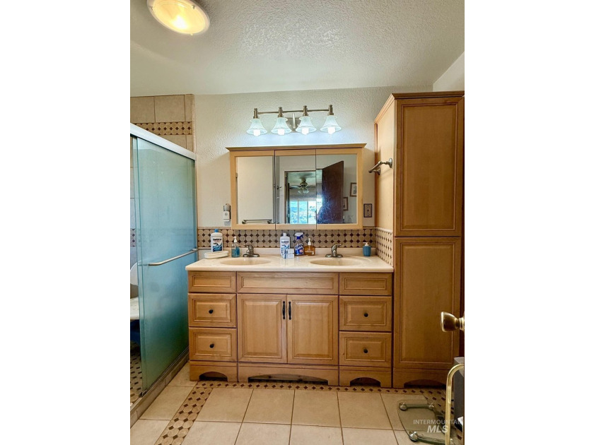 Million-Dollar-River Views at half the price! Experience the - photo 18