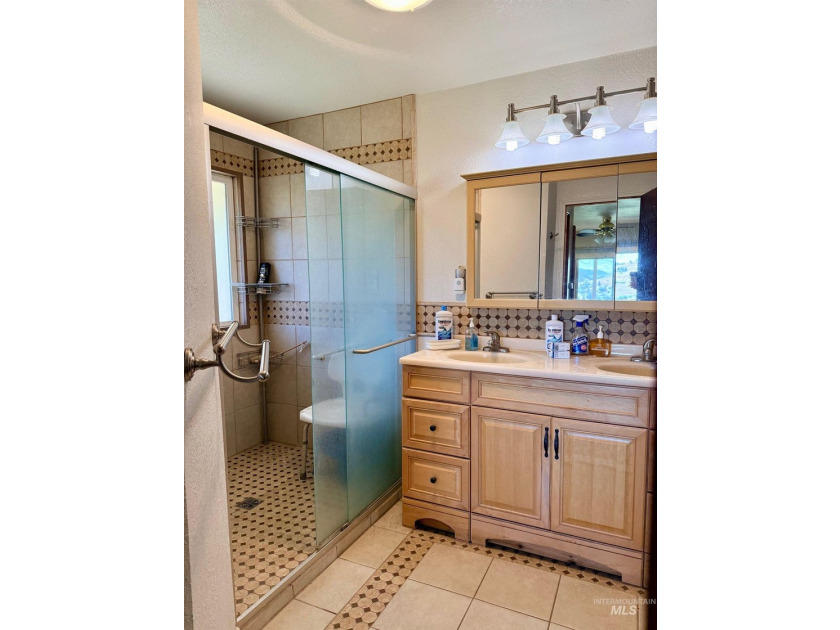 Million-Dollar-River Views at half the price! Experience the - photo 19