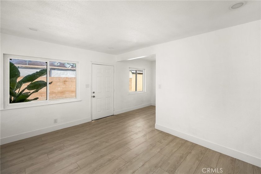 Excellent opportunity to acquire a well-maintained, fully leased - photo 7