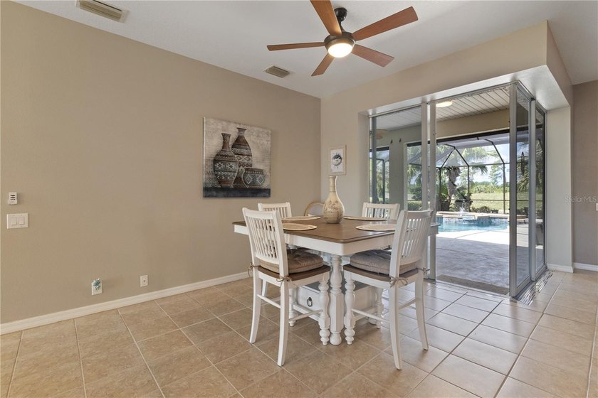 Welcome to the gated community of Bobcat Trail. Here you will - photo 9