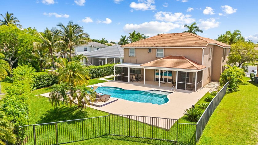 Amazing lakefront pool home tucked away on a quiet cul de sac - photo 4