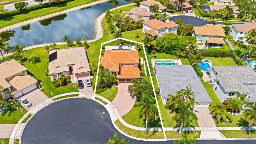 Amazing lakefront pool home tucked away on a quiet cul de sac - photo 5