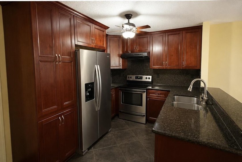 Welcome to Glen Walk! This 3-bedroom, 2.5-bath home is nestled - photo 2
