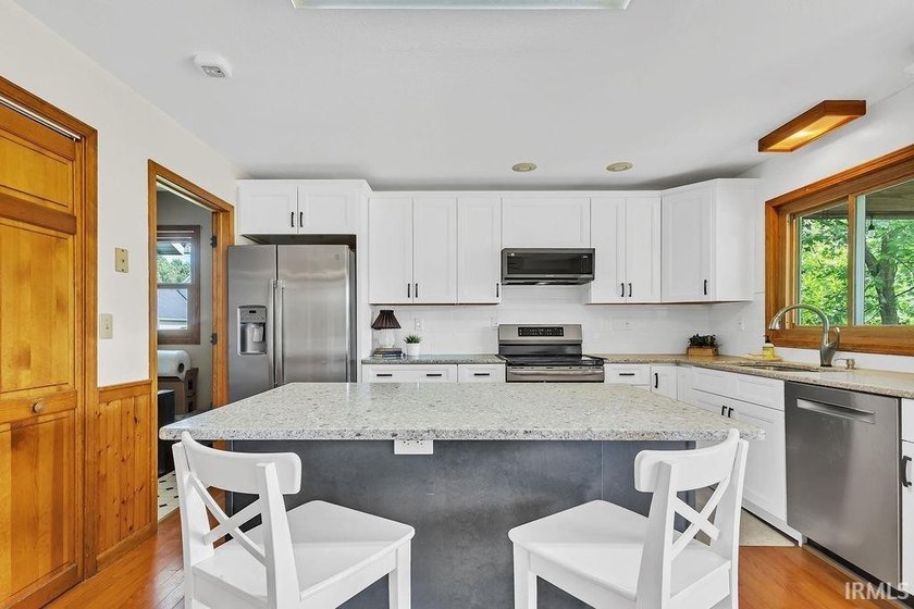 Nestled on a quiet cul-de-sac in Dogwood Estates, this spacious - photo 5