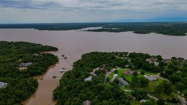Welcome to lake living at its finest in the desirable Timberlane - photo 10