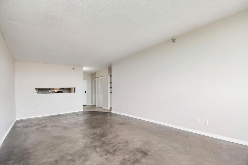 Stunning 17th-floor condo with incredible city views in the - photo 12