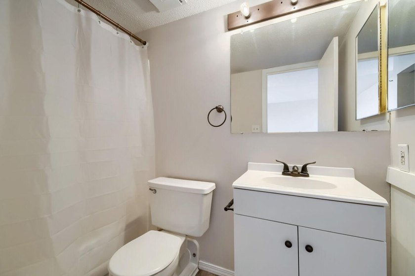Stunning 17th-floor condo with incredible city views in the - photo 17