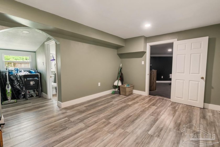 Conveniently located for Naval Air Station Pensacola personnel - photo 22