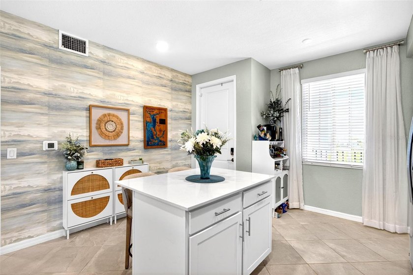 SHOWS LIKE A MODEL! ENJOY GOLF &amp; RESORT STYLE LIVING IN THIS - photo 10