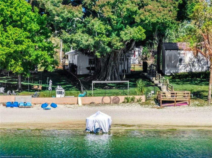 Experience the ultimate lakefront living in Florida with this - photo 3