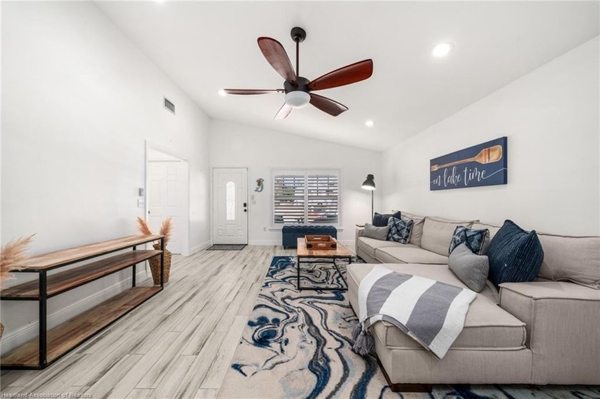 Experience the ultimate lakefront living in Florida with this - photo 6