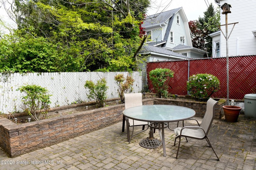 Fully detached home in the heart of sought-after Westerleigh - photo 31