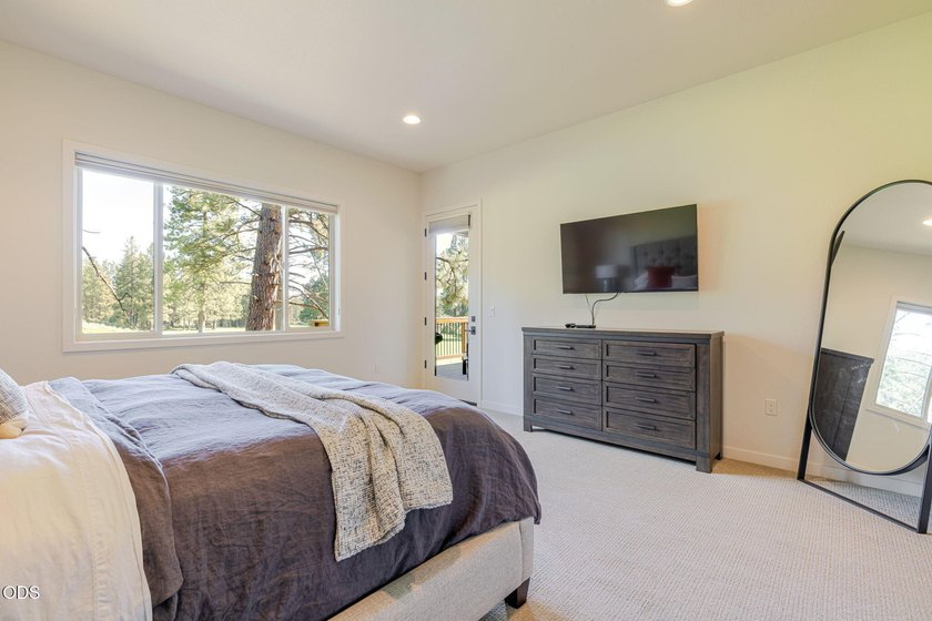 Fully furnished and lightly lived in, this luxury Milepost 1 - photo 29