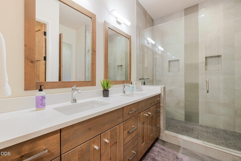 Fully furnished and lightly lived in, this luxury Milepost 1 - photo 30
