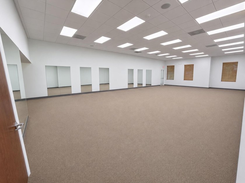 Turnkey Medical Office with Expansion Opportunity Position your - photo 3