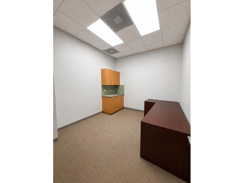 Turnkey Medical Office with Expansion Opportunity Position your - photo 10