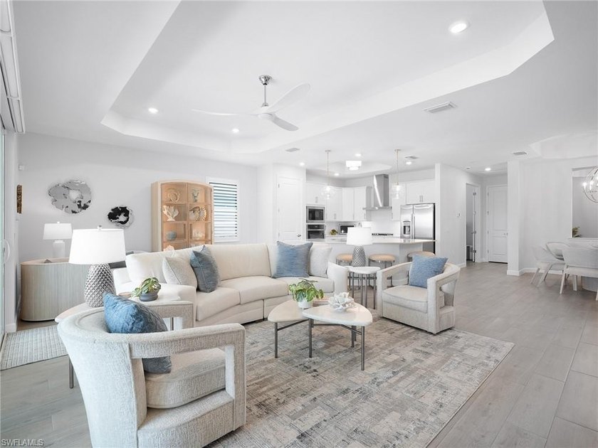 Experience luxury living in this exceptional BUNDLED GOLF - photo 4