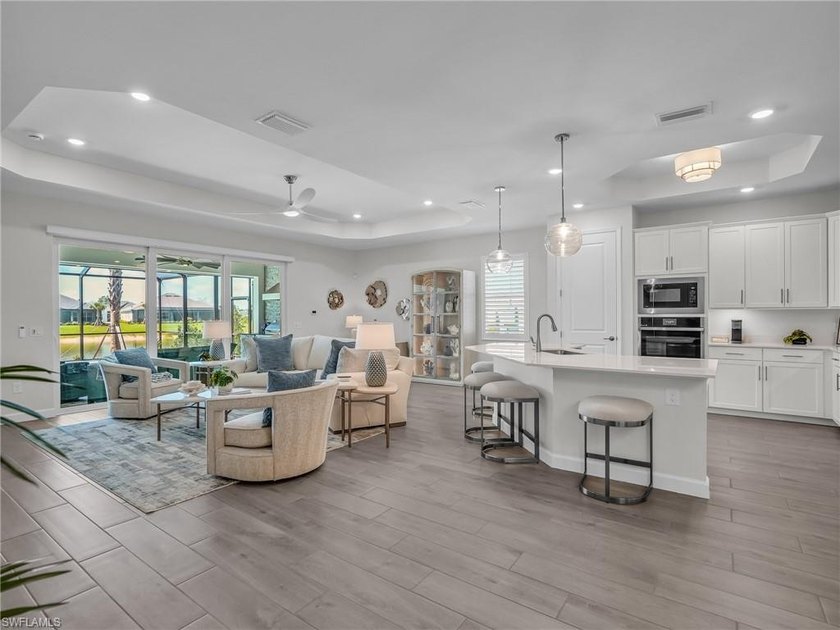 Experience luxury living in this exceptional BUNDLED GOLF - photo 8