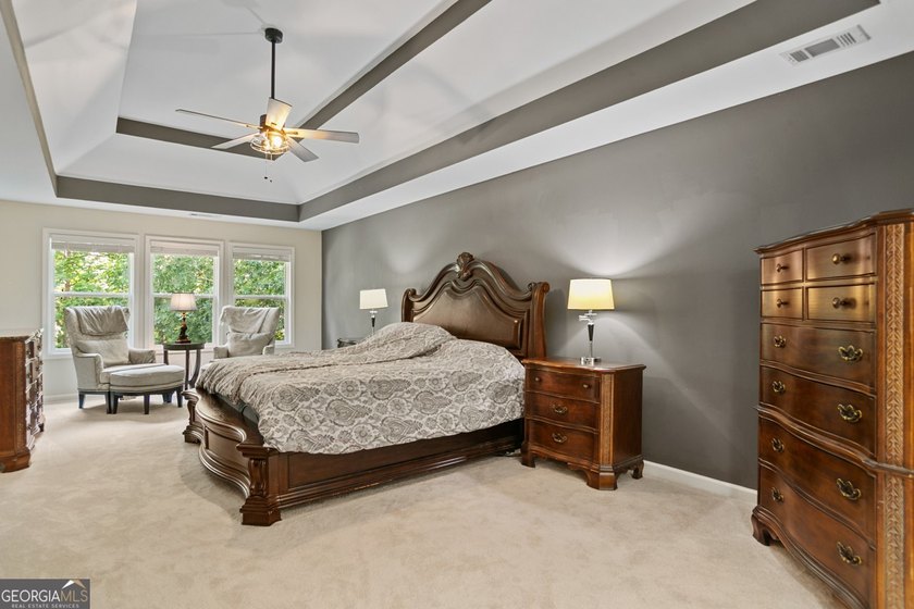 Amazing home in prime location!! Two story, traditional home - photo 25