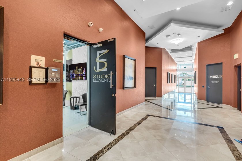 Welcome to your elegant urban oasis in the heart of downtown - photo 4