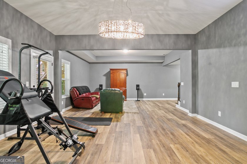 Amazing home in prime location!! Two story, traditional home - photo 42