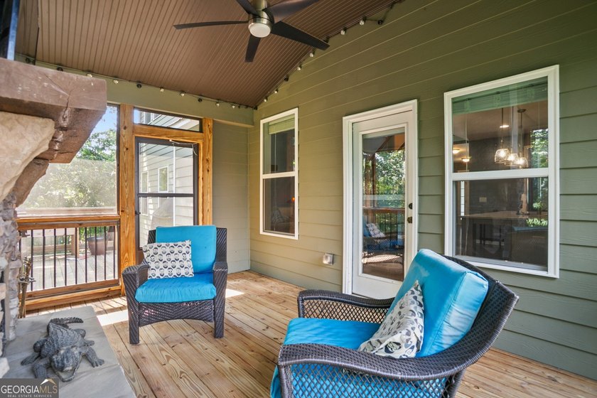 Amazing home in prime location!! Two story, traditional home - photo 50