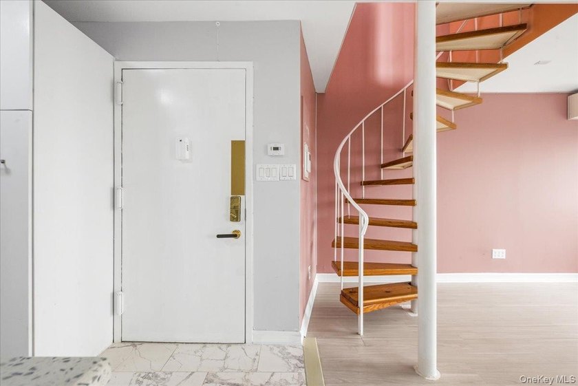 Duplex Penthouse Condo with Outdoor Space and Deeded Parking in - photo 3