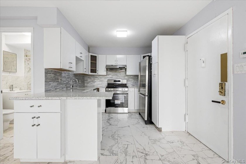 Duplex Penthouse Condo with Outdoor Space and Deeded Parking in - photo 5