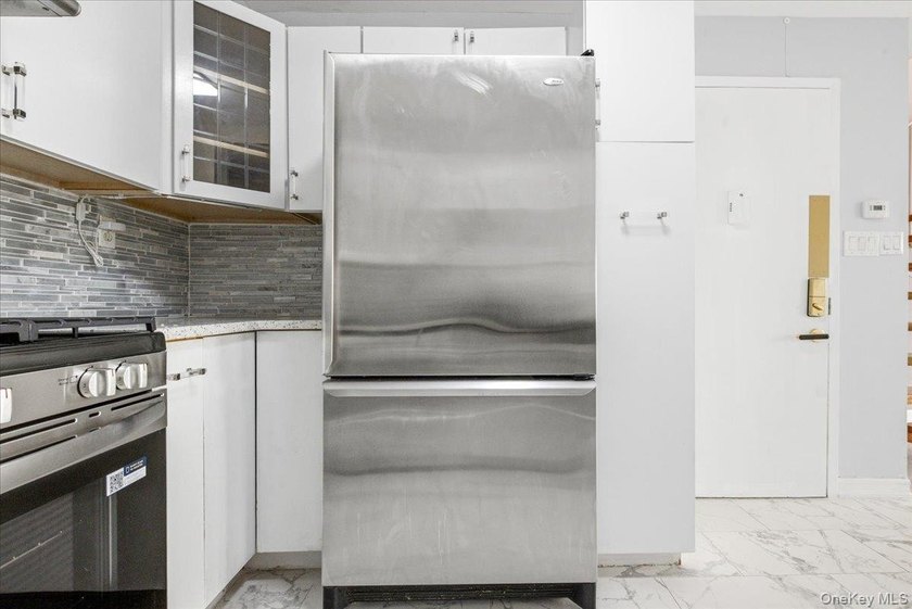 Duplex Penthouse Condo with Outdoor Space and Deeded Parking in - photo 9