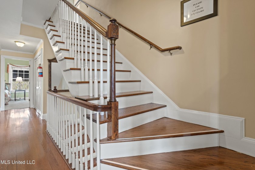 Perfect location and Incredible Opportunity! Beautiful 4 bedroom - photo 19