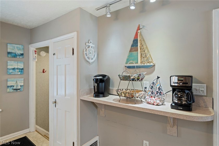 Welcome to this charming Cape Cod with Lake Erie access - photo 20
