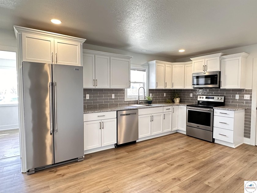 Fully Remodeled Home on 4 lots in a quiet lake development in - photo 24