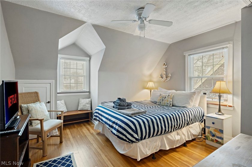 Welcome to this charming Cape Cod with Lake Erie access - photo 26