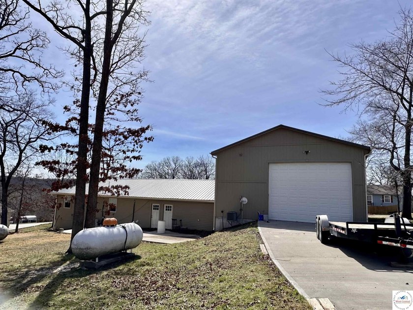 Fully Remodeled Home on 4 lots in a quiet lake development in - photo 38