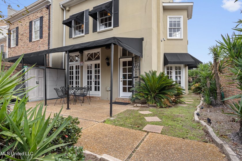 Perfect location and Incredible Opportunity! Beautiful 4 bedroom - photo 39