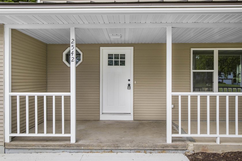 Nestled on a beautiful 1.1-acre lot in a peaceful country - photo 3