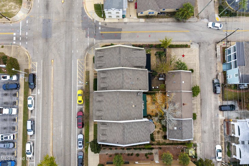 Perfect location and Incredible Opportunity! Beautiful 4 bedroom - photo 44
