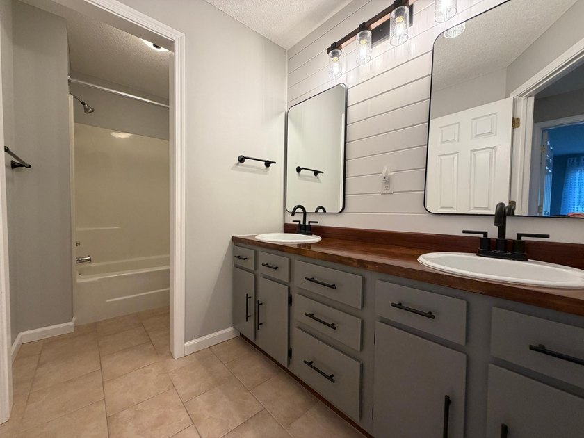 Beautifully updated unit throughout, including Kitchen with - photo 6