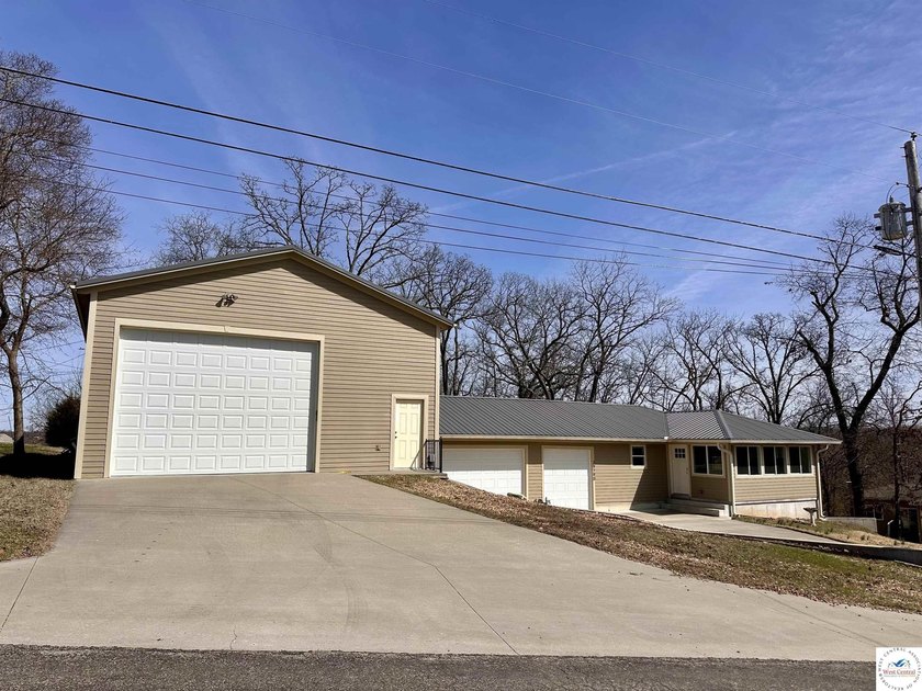 Fully Remodeled Home on 4 lots in a quiet lake development in - photo 47