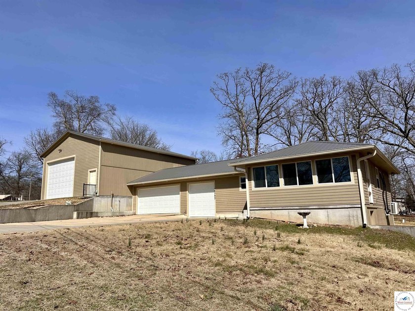 Fully Remodeled Home on 4 lots in a quiet lake development in - photo 48