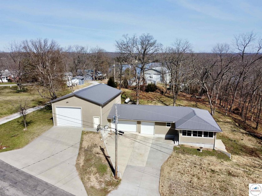 Fully Remodeled Home on 4 lots in a quiet lake development in - photo 51