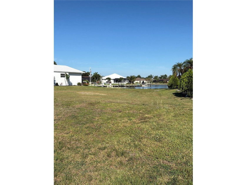 Beautiful waterfront lot in a prime location to build your dream - photo 2