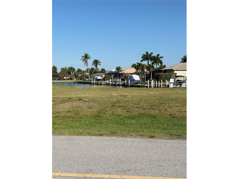 Beautiful waterfront lot in a prime location to build your dream - photo 3