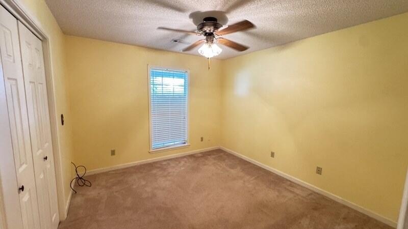 Very well maintained and peaceful location! This 3 bed / 2 bath - photo 16