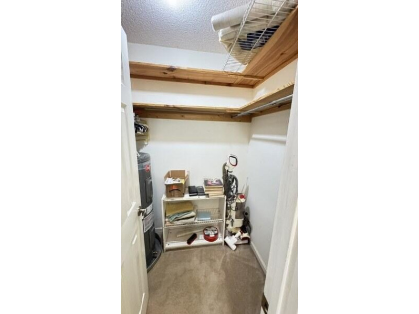 Very well maintained and peaceful location! This 3 bed / 2 bath - photo 20