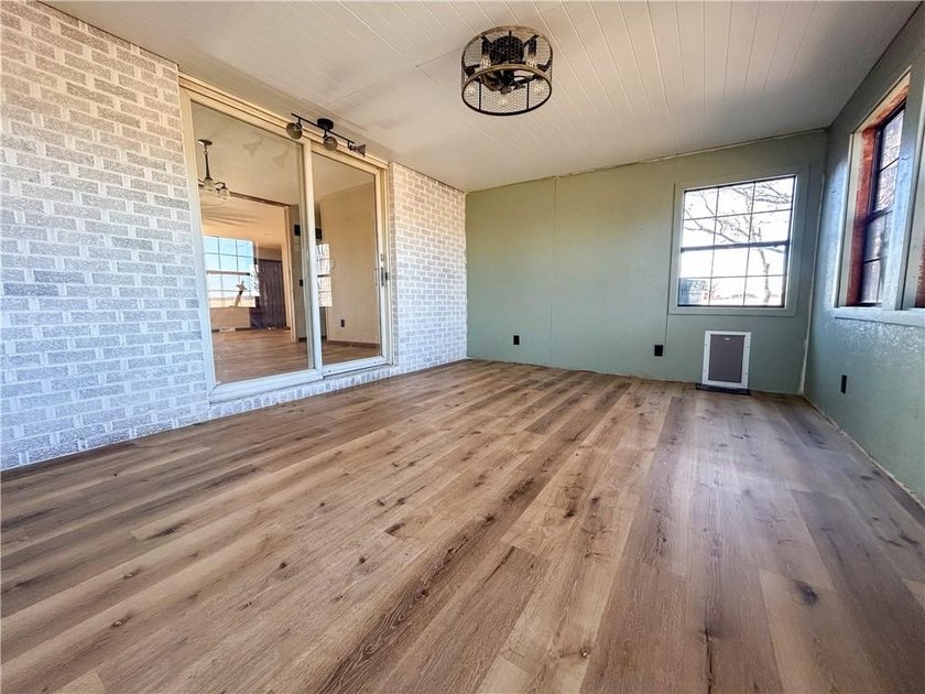 Enjoy peaceful country living with the convenience of easy - photo 22