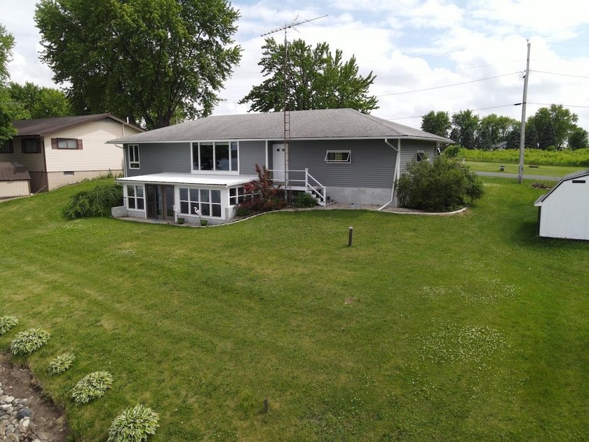 Welcome to lake life on Little Green Lake with 90' of pristine - photo 4