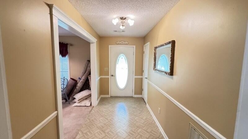 Very well maintained and peaceful location! This 3 bed / 2 bath - photo 25