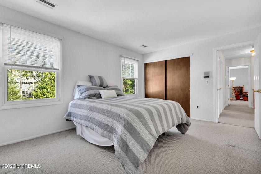 Welcome to this expansive 5-bedroom, 3 full bathroom home - photo 28