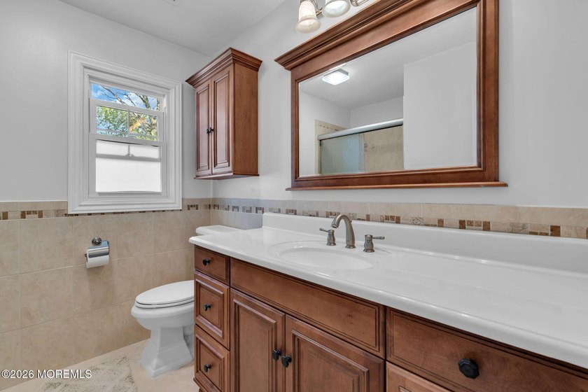 Welcome to this expansive 5-bedroom, 3 full bathroom home - photo 29